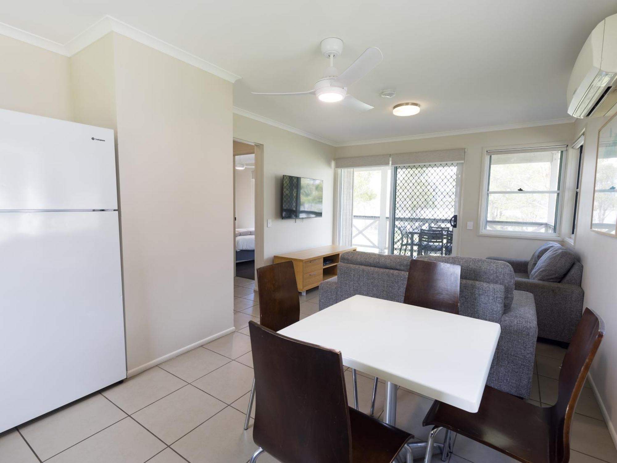 Nrma Lake Somerset Holiday Park Kilcoy Rum bild