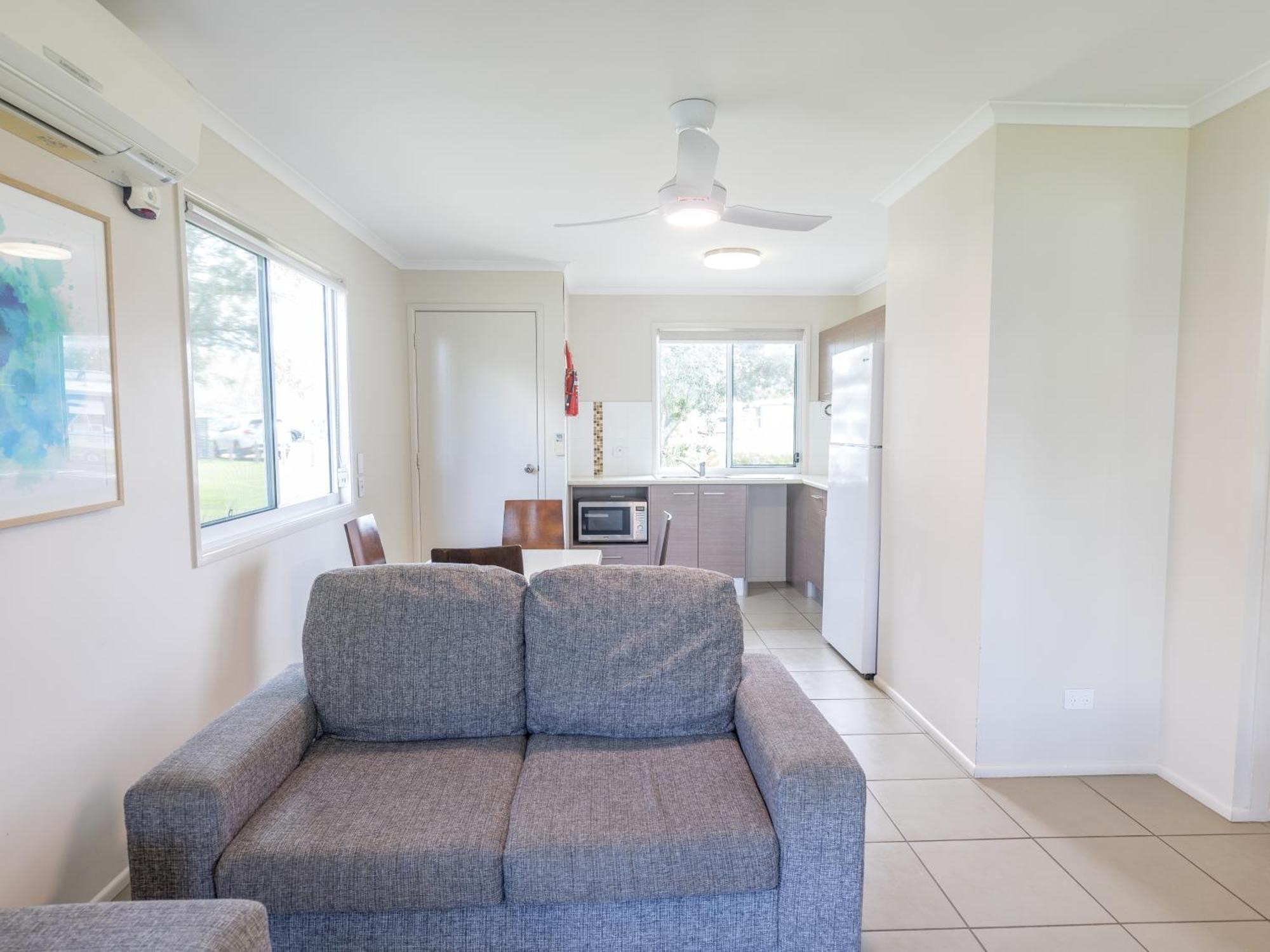 Nrma Lake Somerset Holiday Park Kilcoy Rum bild